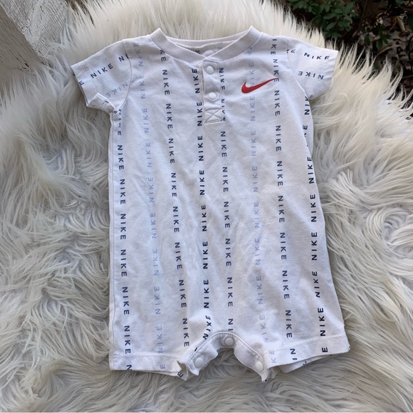 Nike Baby Outfit - Picture 1 of 8
